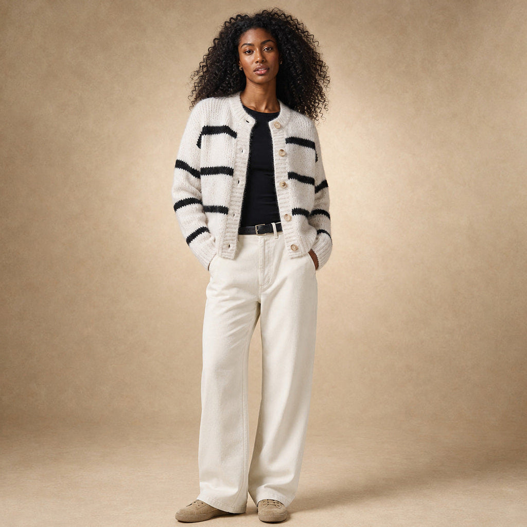 Vincenzine | Strickjacke mit Streifen und Knopfleiste Weiß Weiß – Gesamtlook