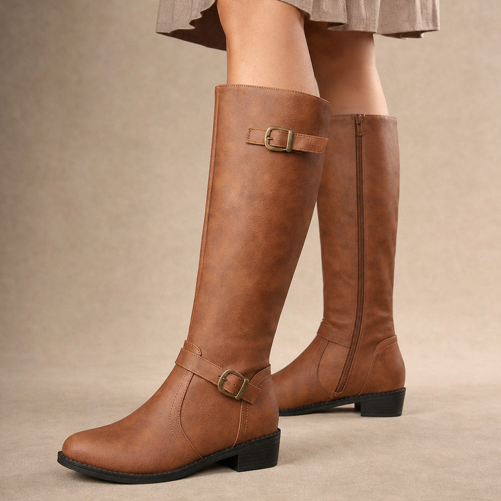 Volkunde | Kniehohe Reitstiefel mit Seitenreißverschluss – Produktfoto