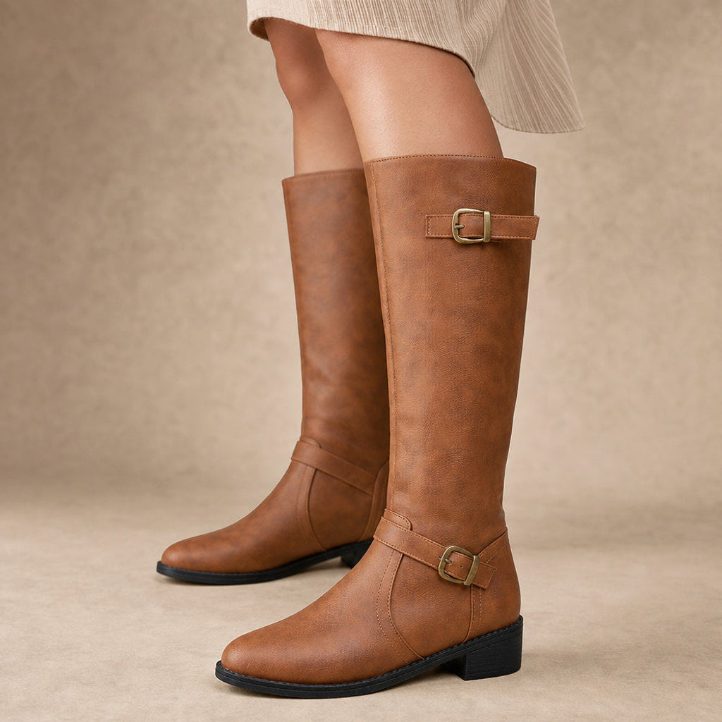 Volkunde | Kniehohe Reitstiefel mit Seitenreißverschluss – Premium Editorial