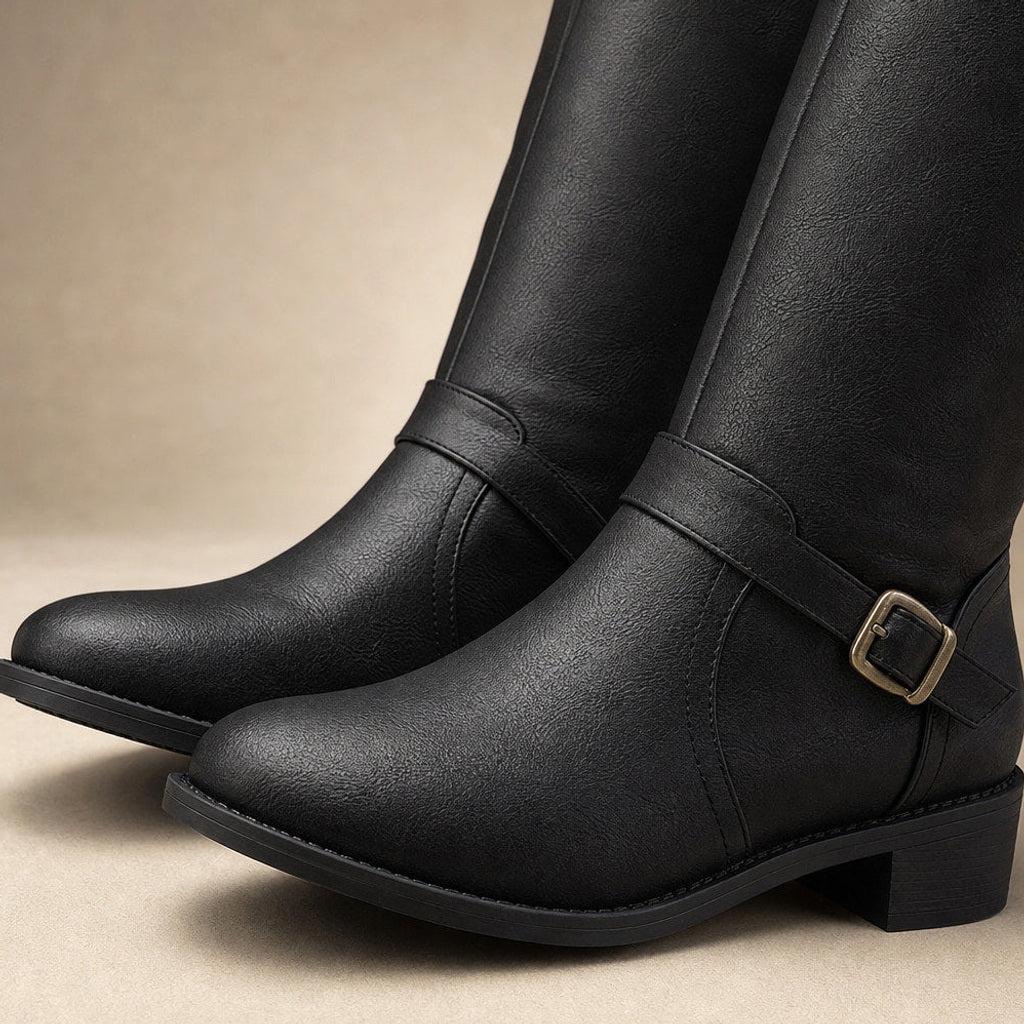 Volkunde | Kniehohe Reitstiefel mit Seitenreißverschluss Schwarz – Stoff- und Detailaufnahme