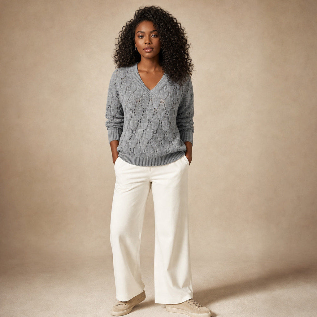 Waltrud | Pullover mit V-Ausschnitt Relaxed Fit – Premium Editorial