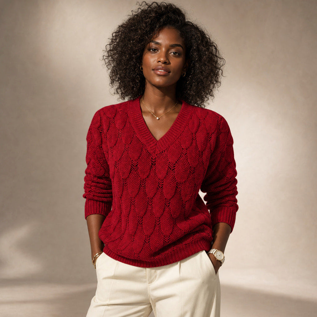 Waltrud | Pullover mit V-Ausschnitt Relaxed Fit in Rot – Premium Editorial