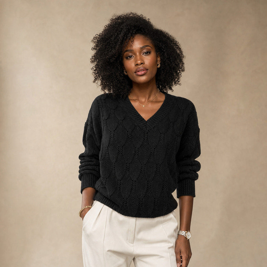Waltrud | Pullover mit V-Ausschnitt Relaxed Fit in Schwarz – Premium Editorial