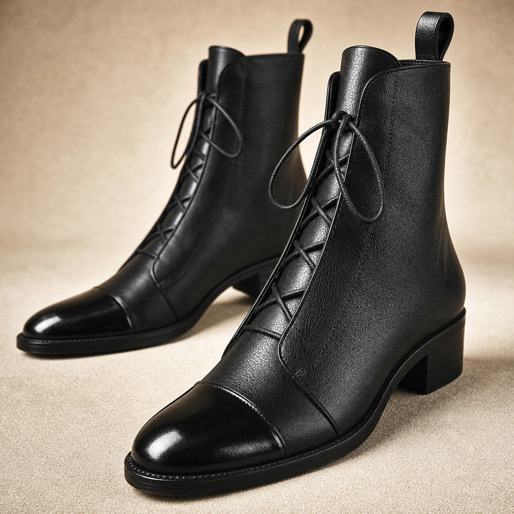 Wiebke | Chelsea Boots mit Mandelkappe und Blockabsatz Schwarz – Stoff- und Detailaufnahme
