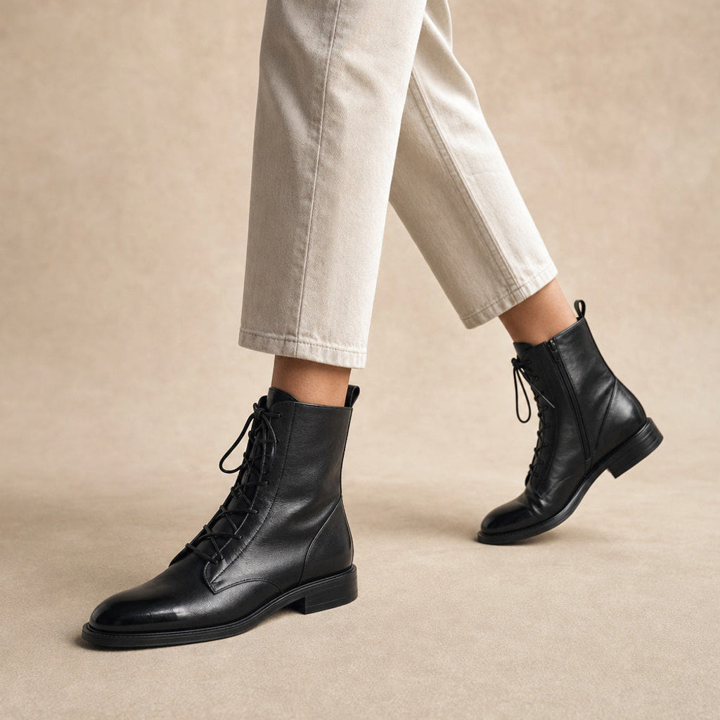 Wiebke | Chelsea Boots mit Mandelkappe und Blockabsatz Schwarz – Produktfoto