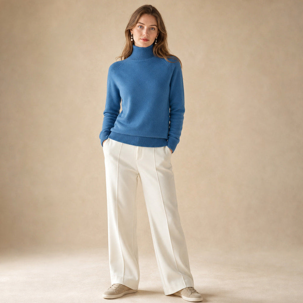 Witteke | Rollkragenpullover aus Merino-Kaschmir-Mischung in Blau – Premium Editorial