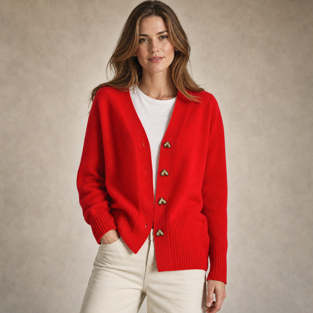 Wolfhilt | Strickjacke mit V-Ausschnitt und Knopfleiste in Rot – Premium Editorial