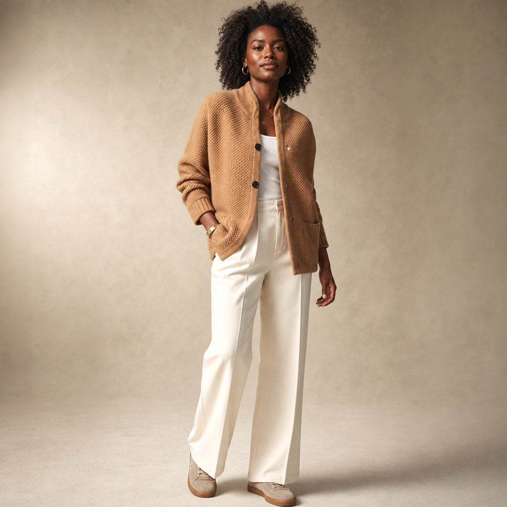 Zimtrud | Strickjacke mit offener Front aus Weichstrick Camel – Seitenansicht